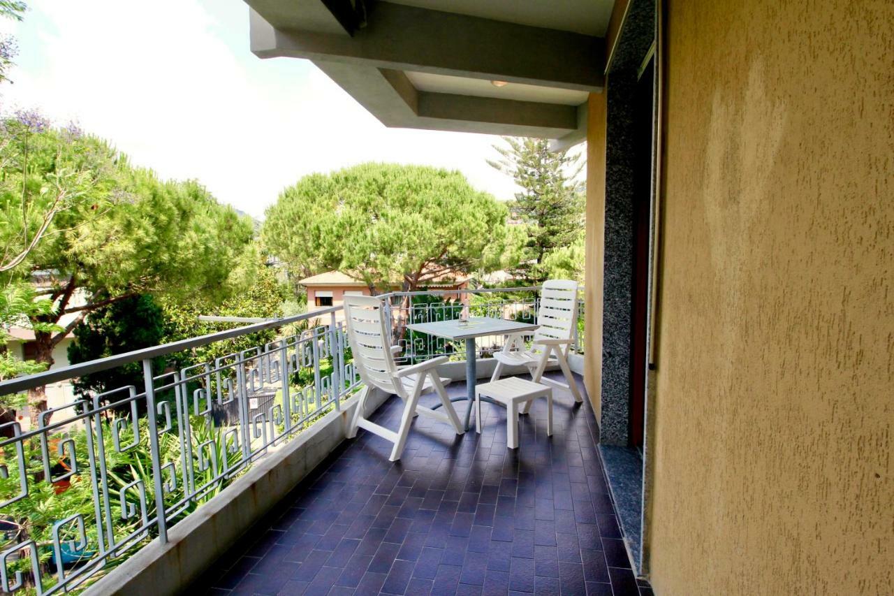 The Green Corner Bordighera Bagian luar foto